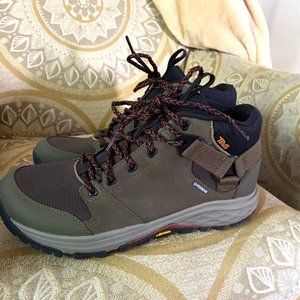 New Men's Teva Hiking Boots